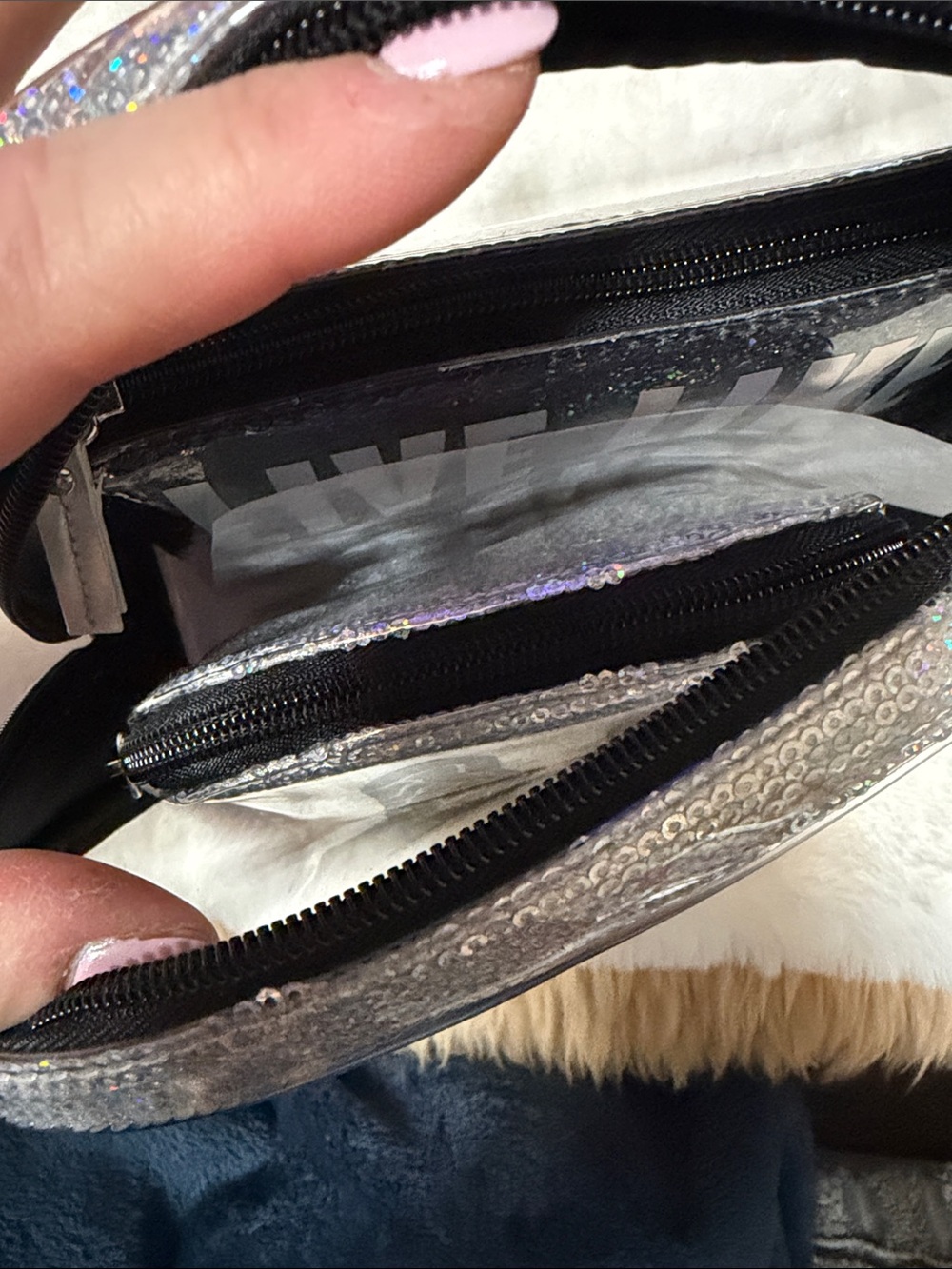 Victoria Secret Fashion Show London 2014 Makeup Bag NWY - Picture 3 of 4